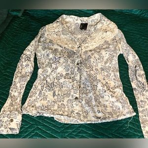 Buckle Boutique Size Small Blue & White Floral Button Up